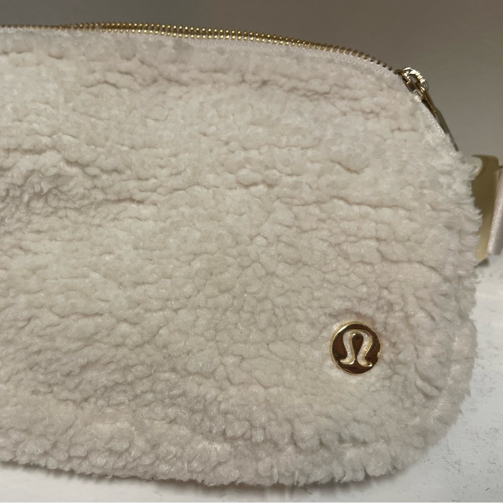 Never worn lulu